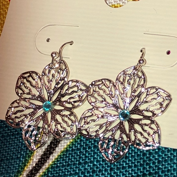 🌈 Christopher & Banks Earrings - Picture 3 of 4